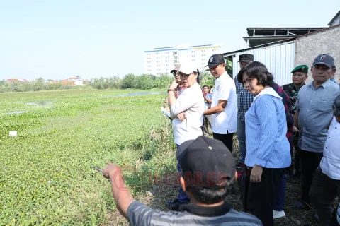Meninjauan lapangan ke salah satu lahan milik Pemkot yang diproyeksikan sebagai alternatif lokasi Tempat Pembuangan Sementara (TPS). (dok Pemkot Semarang)