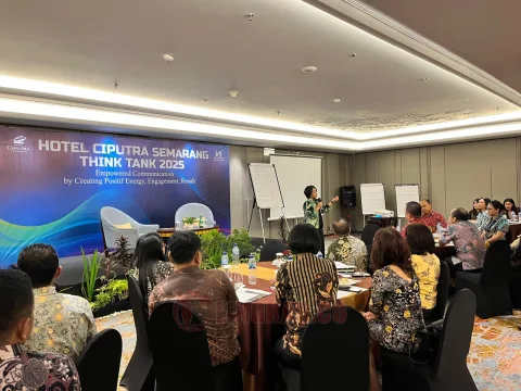 Kegiatan Think Tank 2025 dengan mengusung tema “Empowered Communication by Creating Positive Energy, Engagement, Result”. (dok Hotel Ciputra Semarang)