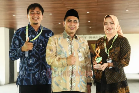 Wagub Jateng Taj Yasin Maimoen usai menerima penghargaan di Plenary Hall, Jakarta International Convention Center (JICC), Jakarta Pusat, Rabu, 20 Agustus 2025
