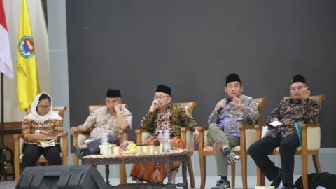 Suasana bedah buku berjudul Menyalakan Api Perlawanan Masterpiece Perjuangan Ulama Jawa Tengah Melawan Penjajah yang dilakukan IKA PMII Jateng di Wisma Perdamaian Semarang, Jum'at (22/8/2025). Foto: dokumentasi