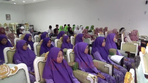 60 Santri Putri dari 14 Pesantren di Kendal Terima Beasiswa Hafizhah dari Baznas