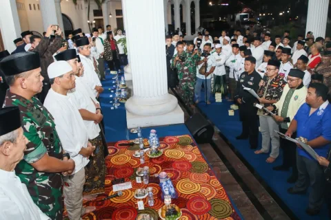 Istighotsah dan Doa Bersama, Dari Jateng untuk Indonesia yang digelar di Wisma Perdamaian, Kawasan Tugu Muda, Kota Semarang, Ahad (31/8/2025) malam. Foto: dokumentasi/istimewa