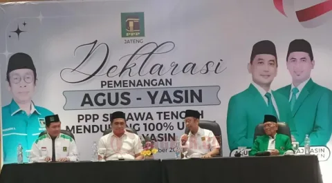 DPW PPP Jateng saat deklarasi mendukung Agus Suparmanto dan Taj Yasin Maimoen sebagai Caketum dan Sekjen DPP PPP di Hotel Grand Candi Semarang, Senin (22/9/2025). Foto: istimewa