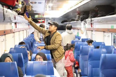 Suasana di KA Matarmaja New Generation yang resmi Beroperasi. (dok KAI Daop 4 Semarang)