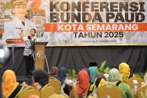Wali Kota Semarang, Agustina Wilujeng Pramestuti saat menyampaikan sambutan dalam kegiatan pembukaan Konferensi Bunda PAUD Kota Semarang di Hotel Grasia. (dok Pemkot Semarang)