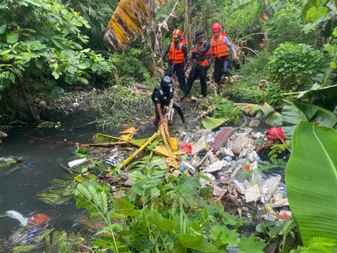 Basarnas evakuasi korban hanyut di Telogomulyo, Pedurungan. (dok Basarnas Semarang)