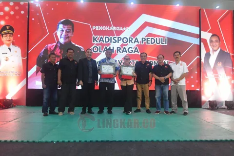 Ketua KONI Kota Semarang Arnaz Agung Andrarasmara dan Kadispora Kota Semarang Fravarta Sadman ketika kegiatan Peningkatan Kerja Sama KONI Kota Semarang dengan stakeholder di Legacy Convention Semarang. (dok KONI Semarang)