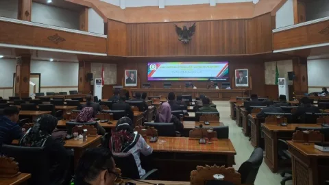 PARIPURNA. DPRD Kabupaten Purworejo saat menggelar rapat pemberhentian Wakil Ketua DPRD, H Fran Suharmaji yang meninggal dunia beberapa waktu lalu.
