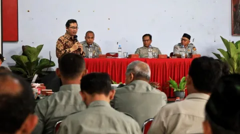 Bupati Magelang, Grengseng Pamuji saat memberikan arahan rapat koordinasi percepatan pembangunan ekonomi berbasis pertanian. Foto: dokumentasi
