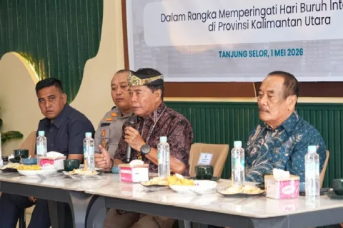 Gubernur Kalimantan Utara (Kaltara), H. Zainal Arifin Paliwang dalam Diskusi Publik antara Pemerintah Provinsi (Pemprov) Kaltara dengan Kaum Buruh, di D-Kafetaria Coffee Jalan Lembasung, Jumat (1/5/2026). Foto: dokumentasi