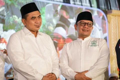 Wakil Gubernur Jawa Tengah Taj Yasin Maimoen dan Sekjen Jatma Aswaja Helmy Faishal Zaini saat pelantikan di Ponpes Darul Ulum Tragung, Kecamatan Kandeman, Kabupaten Batang, Minggu (3/5/2026). Foto: dokumentasi