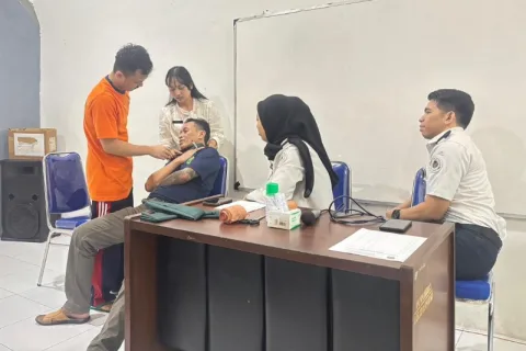 Salah satu warga rutan Salatiga saat praktik PPGD di aula rutan. Foto: dokumentasi