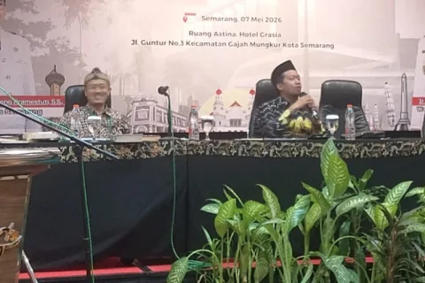 Dr. In'amuzzahidin saat menjadi narasumber kegiatan Bimbingan Teknis Penelusuran dan Penyelamatan Naskah Kuno yang digelar pada Kamis (7/5/2026) oleh Dinas Kearsipan dan Perpustakaan Kota Semarang. Foto : Rifqi/Lingkar.co