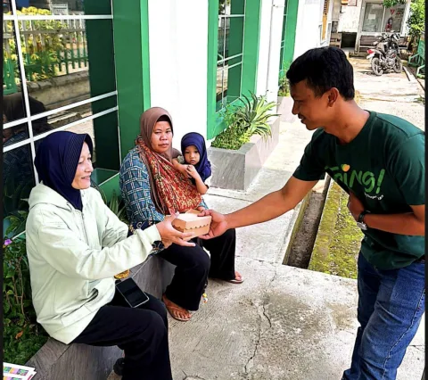 PT Pegadaian salurkan bantuan melalui program sosial bertajuk Pegadaian Mengetuk Pintu Langit. (dok Pegadaian)