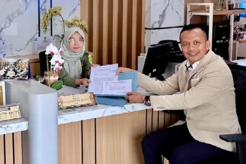 Kuasa hukum direksi, Muchtar Hadi Wibowo,