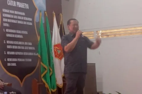Wakil Ketua KPK Fitroh Rohcahyanto saat menyampaikan materi dalam Susbanpim Angkatan VIII di Pusdiklat Bimas Lemdiklat Polri, Kamis (14/5/2026). Rifqi/Lingkar.co