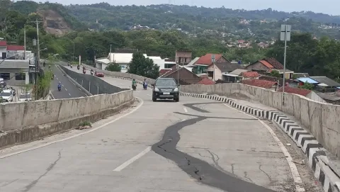 DPRD Minta Pengusaha Tambang Galian C Ikut Tanggung Jawab Perbaiki Jalan Rusak di Kalipancur
