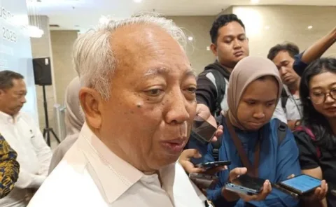 Rupiah Tembus Rp18.000 per Dolar AS, Pengusaha Keluhkan Tekanan dan Wacana Percepatan PHK**   Pelemahan nilai tukar rupiah terhadap dolar Amerika Serikat (AS) hingga menyentuh level Rp18.000 membuat pelaku usaha mulai melakukan pengetatan operasional, t