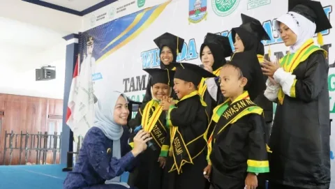 Waspadai Dampak Negatif Media Sosial, Ratu Zakiyah Ingatkan Peran Orang Tua Sebagai Madrasah Pertama Bagi Anak