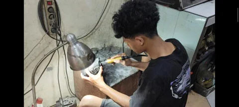 Pemadaman Listrik Rugikan Pelaku UMKM di Semarang, Omzet Bengkel Turun Drastis