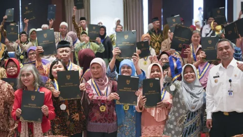 Semangat Belajar Tak Kenal Batas Usia, 261 Warga Kota Magelang Wisuda Sekolah Lansia