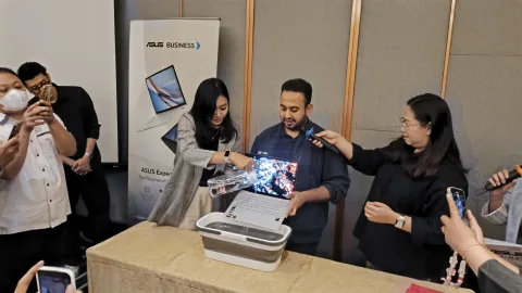 ASUS ExpertBook Ultra Diklaim Jadi Standar Baru Laptop Bisnis Berbasis AI