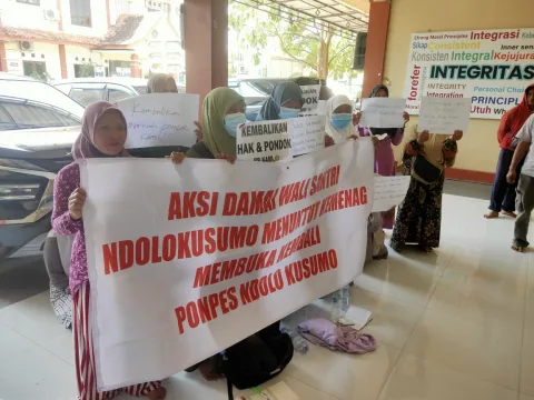 Demo Kemenag Pati, Wali Santri Minta Ponpes Ndholo Kusumo Dibuka Lagi