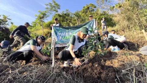 Sambut HUT Ke-6, Hotel Mahima Semarang Tanam Pohon di Gunung Ungaran Dukung Kelestarian Lingkungan