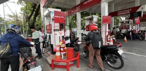 Pengamat: Isu Beli BBM Subsidi Wajib Lunas Pajak Kendaraan Kebijakan yang Sesat