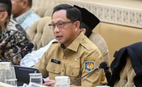 Mendagri Tito Ingatkan Kepala Daerah: Jangan Rumahkan PPPK, Efisiensi Dulu Anggarannya