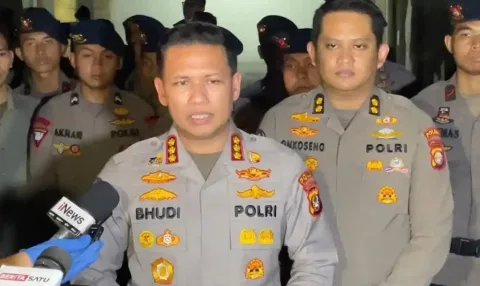 Miris! Menjelang Fajar, Polisi Angkut Koper dan Tumpukan Dokumen dari Ruko Cipete dalam Pengusutan Skandal Korupsi Raksasa