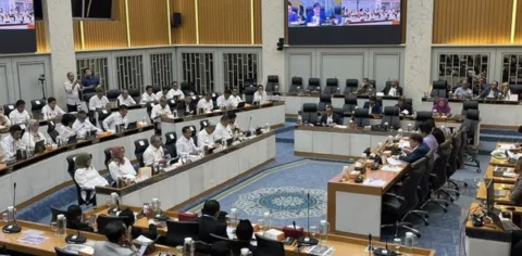 Menhut Raja Juli Antoni Absen di Rapat DPR Karena Jalani Ibadah Umrah