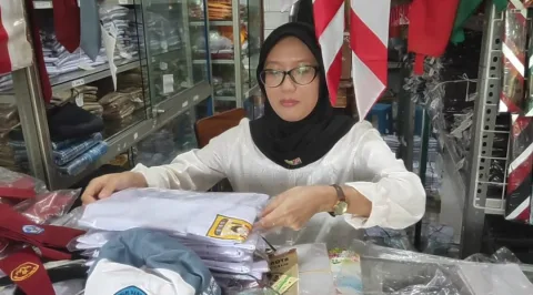 Tahun Ajaran Baru Dongkrak Penjualan Atribut Sekolah, Omzet Pedagang di Pati Tembus Rp20 Juta