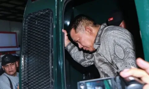 Tanpa Rompi dan Borgol, Mantan Jampidsus Febrie Ditahan di Rutan KPK