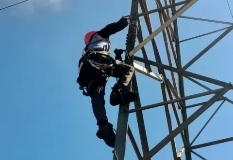 PLN Icon Plus Perkuat Keandalan Jaringan Backbone lewat Perbaikan SUTT di Purworejo