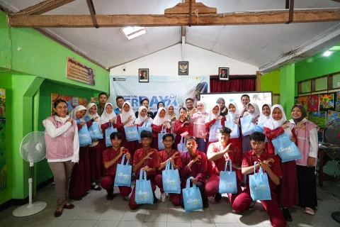 PLN Icon Plus Buka Peluang Magang bagi Siswa SLB B Yakut