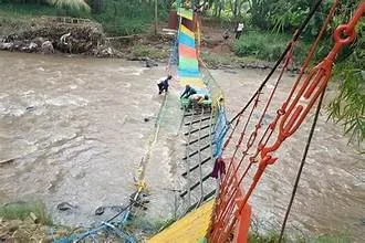 Belum Lama Diresmikan, Jembatan Gantung Pongpet di Pangandaran Ambruk