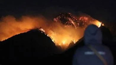 TWA Kawah Ijen Ditutup Akibat Kebakaran