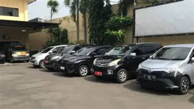 Aksi Vandalisme Terekam Kamera Merusak 3 Mobil Dinas Bupati Pekalongan