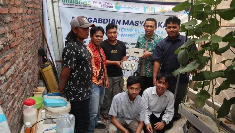 UNWAHAS Memanfaatkan Teknologi Smart Farming untuk Melon Hidroponik