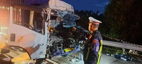 Kecelakaan Maut Terjadi di Tol Mojokerto-Jombang Menewaskan 4 Orang