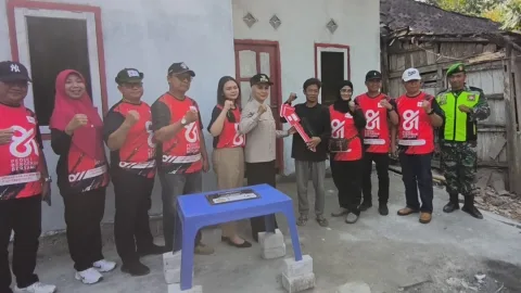 Peringati HUT ke-81, PMI Kendal Lakukan Bedah Rumah Warga Tak Layak Huni dan Bagikan Bingkisan untuk Relawan DDS