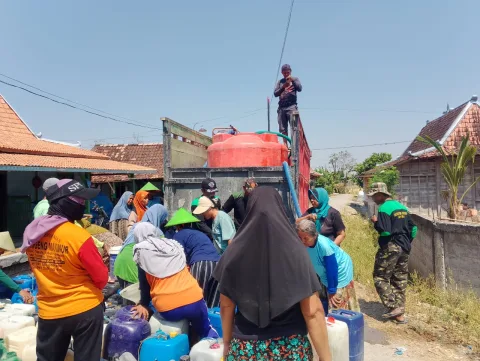 Setetes Air, Sejuta Harapan: Ketika Warga Blora Menanti Bantuan di Tengah Kekeringan, Ansor-Banser Mewujudkannya