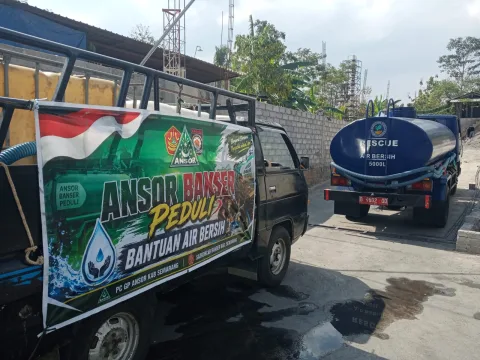 Ansor-Banser Antar 28.000 liter Air Bersih ke Tengah Kemarau Bawen