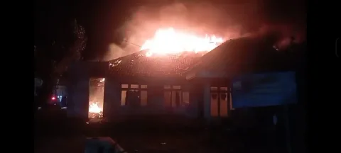 Eks Puskesmas Sluke Rembang Terbakar, Ini Penyebabnya
