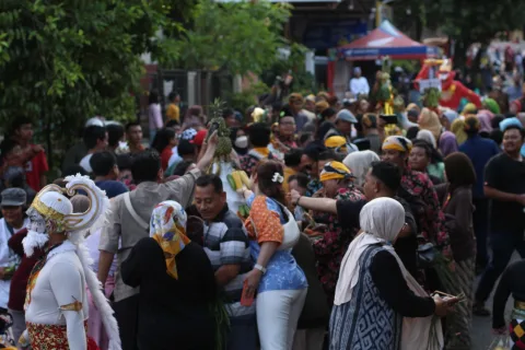 Grebeg Subali Krapyak, Gunungan Gemblong Bakar Jadi Simbol Persaudaraan