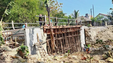 Rusak dan Sempit, Jembatan Kaliombo Rembang Dibangun Ulang