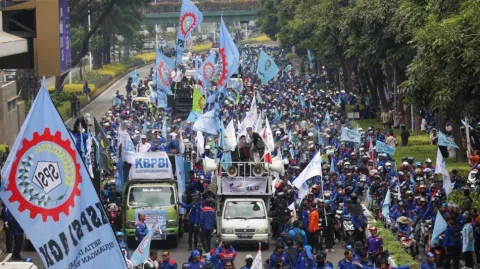 Sebanyak 20.000 Buruh Melakukan Aksi Demo Didepan Gedung DPR
