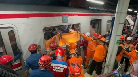 Kecelakaan Maut Terjadi Antara KA Argo Bromo Anggrek Dengan KRL