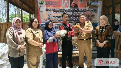 Keluarga Pra Sejahtera di Sragen Dapat  Bantuan Ternak Ayam dari Pemprov Jateng